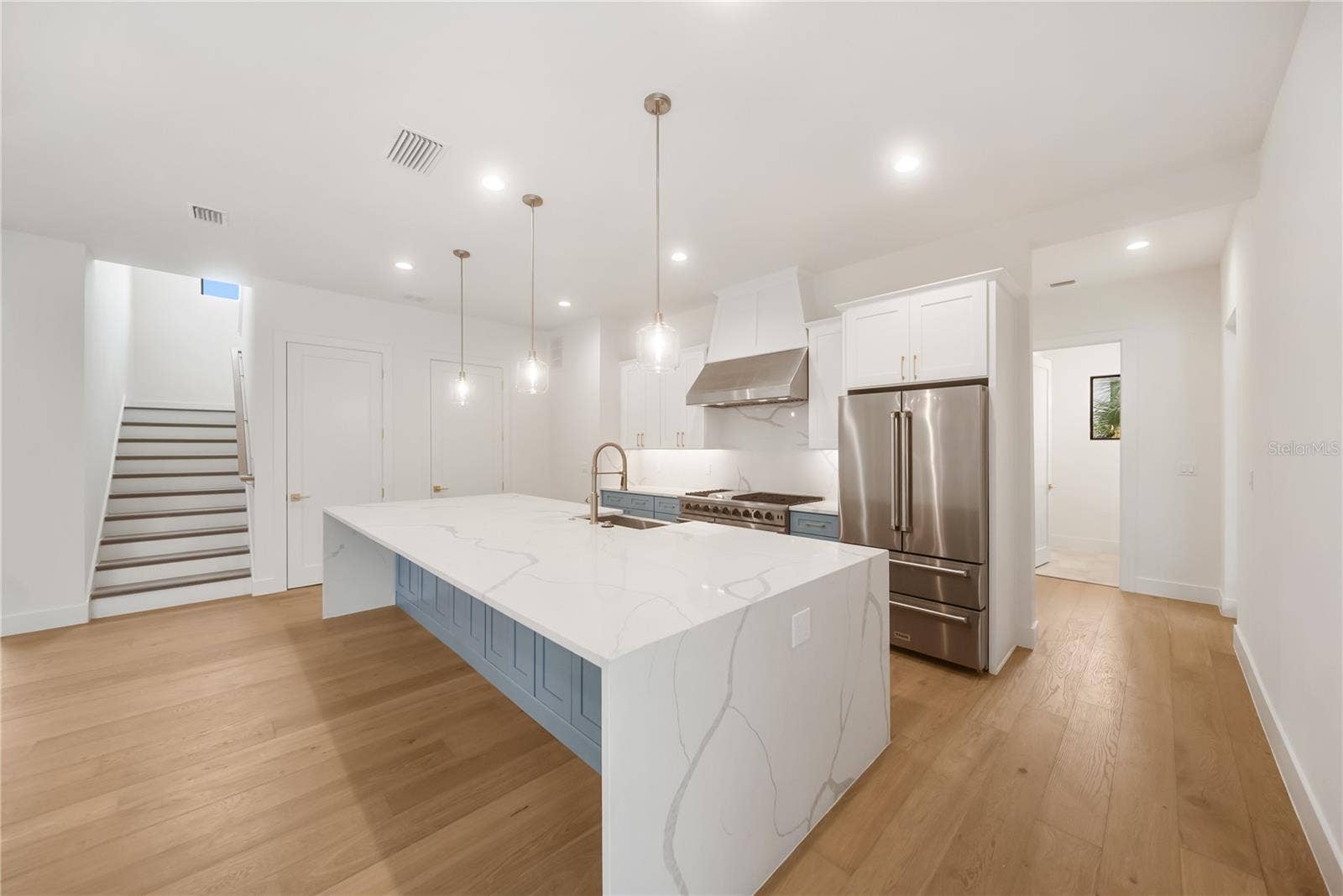 3800 FLORES AVENUE, Sarasota, FL 34239 3800 FLORES AVENUE, Sarasota, FL 34239