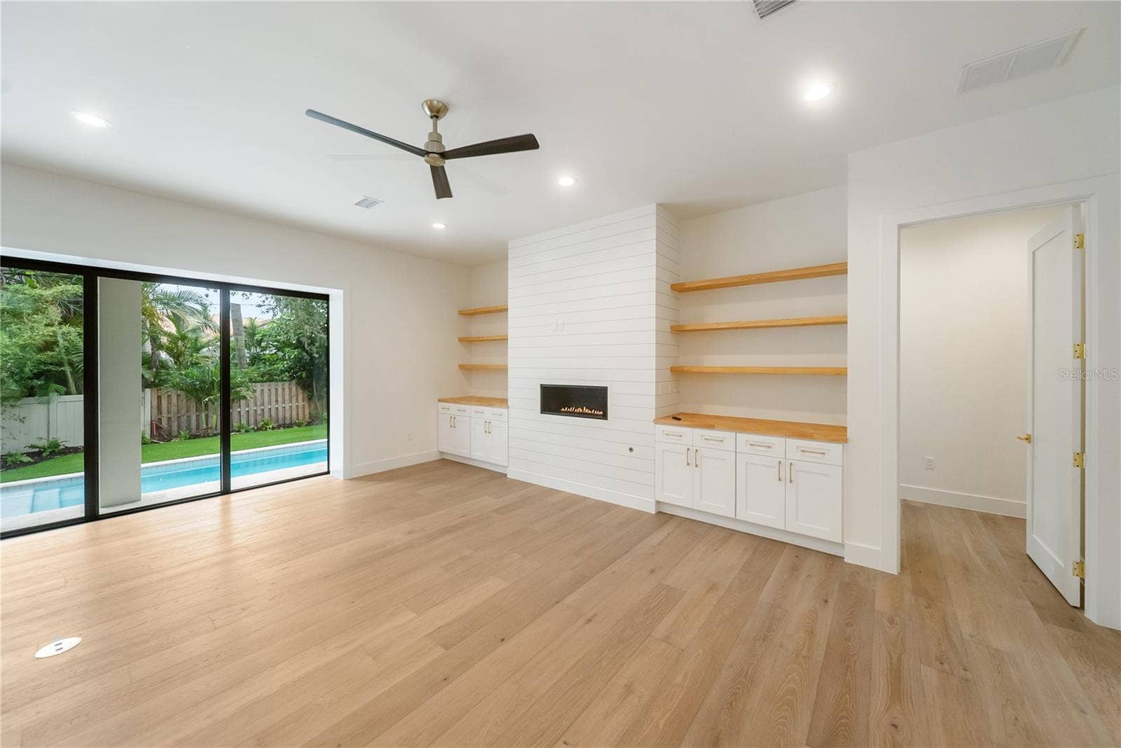 3800 FLORES AVENUE, Sarasota, FL 34239 3800 FLORES AVENUE, Sarasota, FL 34239