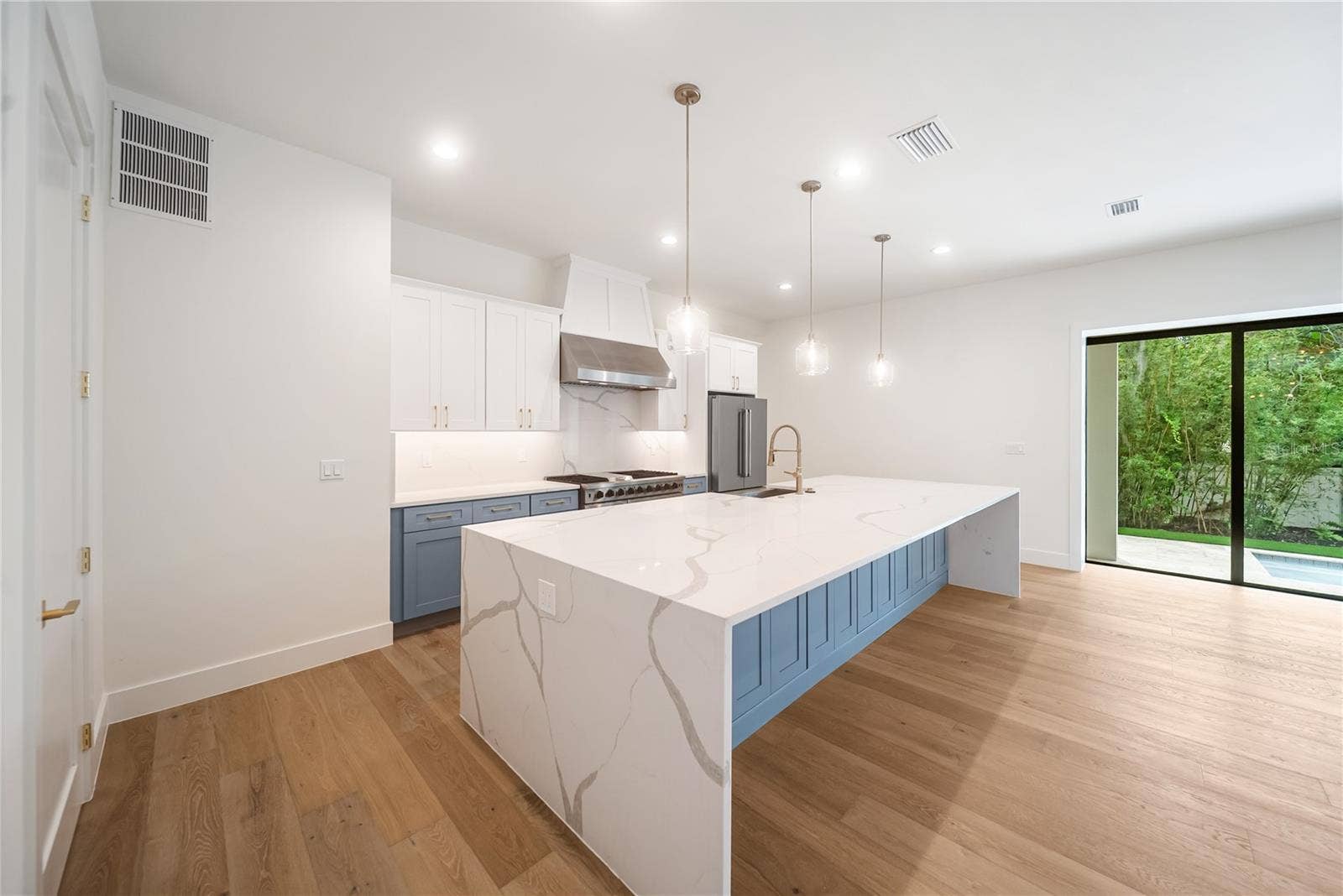 3800 FLORES AVENUE, Sarasota, FL 34239 3800 FLORES AVENUE, Sarasota, FL 34239