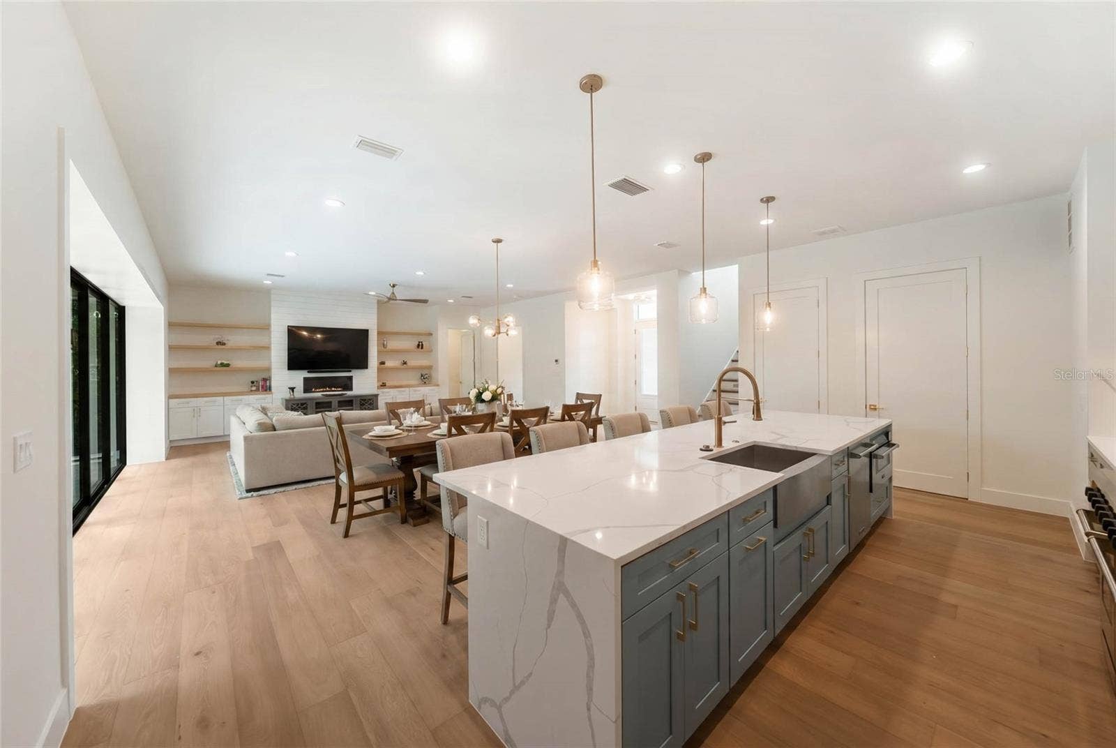3800 FLORES AVENUE, Sarasota, FL 34239 3800 FLORES AVENUE, Sarasota, FL 34239