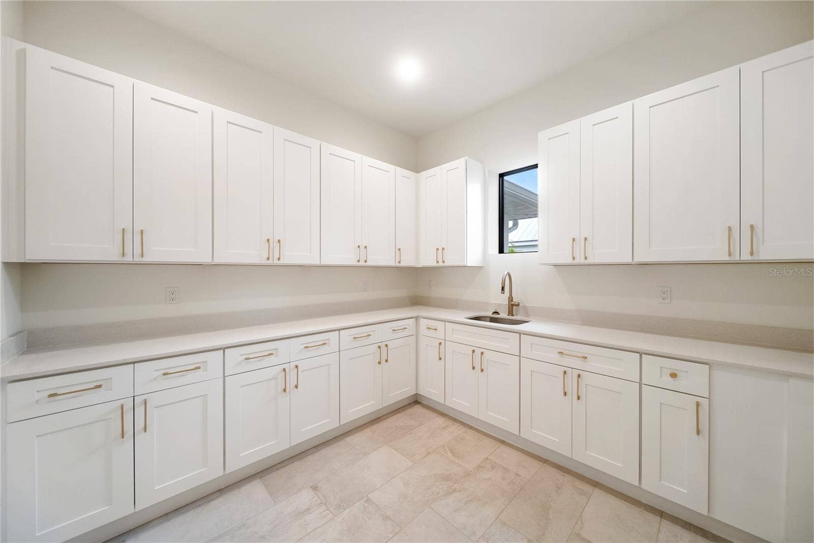 3800 FLORES AVENUE, Sarasota, FL 34239 3800 FLORES AVENUE, Sarasota, FL 34239