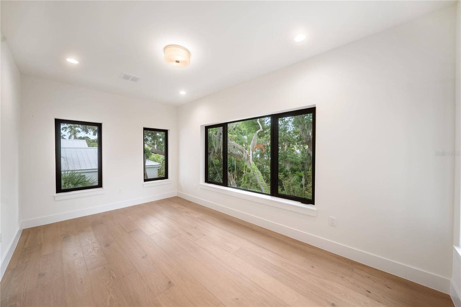 3800 FLORES AVENUE, Sarasota, FL 34239 3800 FLORES AVENUE, Sarasota, FL 34239
