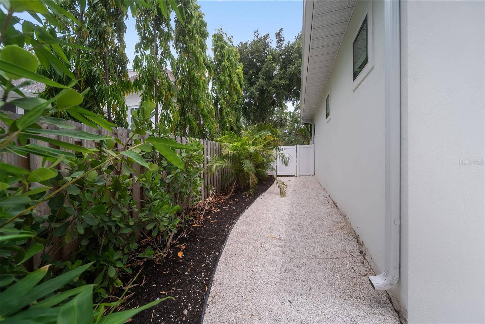 3800 FLORES AVENUE, Sarasota, FL 34239 3800 FLORES AVENUE, Sarasota, FL 34239