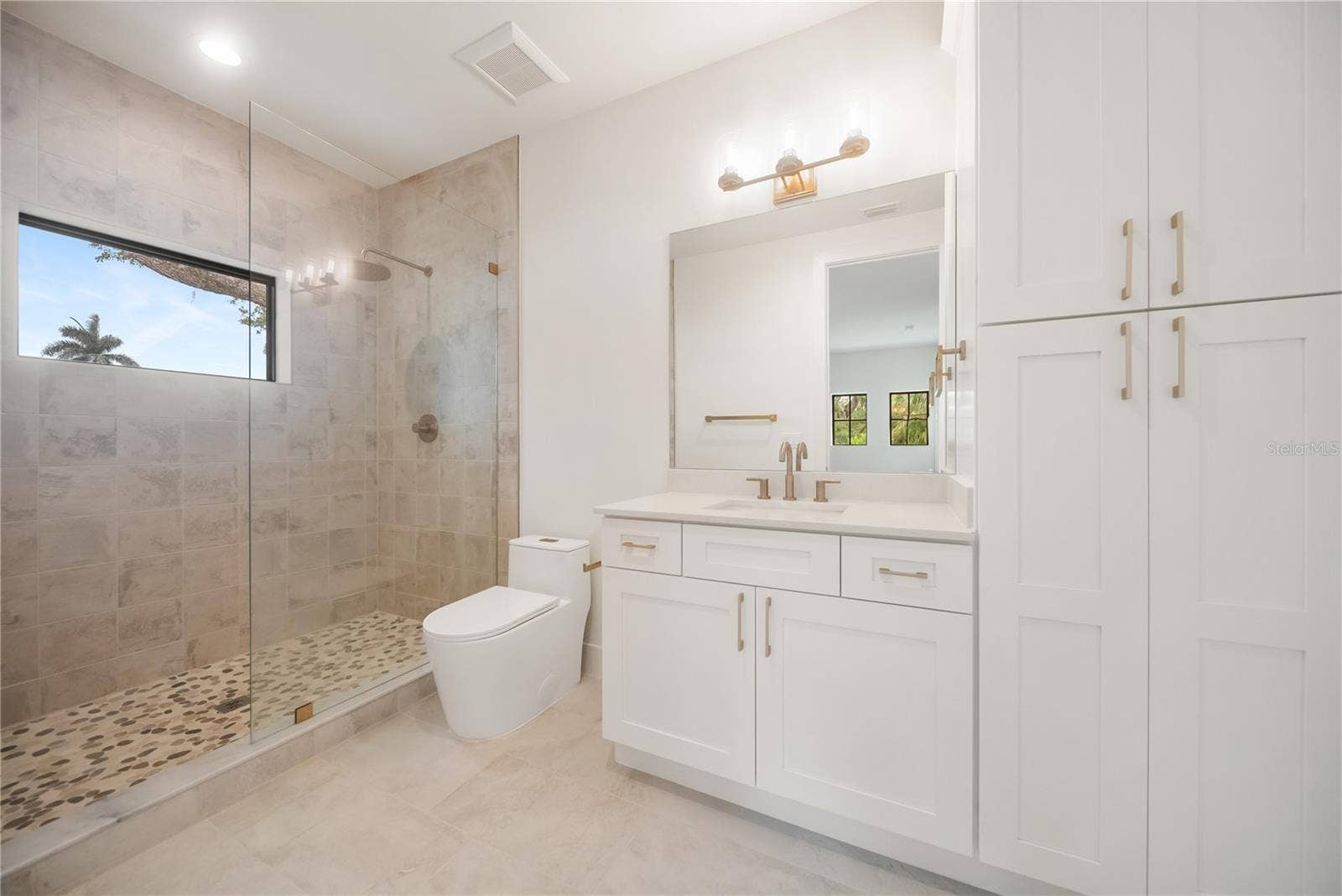 3800 FLORES AVENUE, Sarasota, FL 34239 3800 FLORES AVENUE, Sarasota, FL 34239