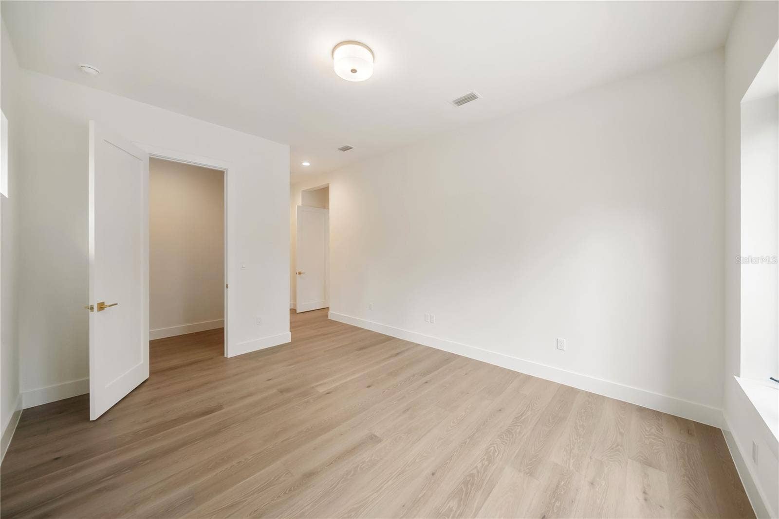 3800 FLORES AVENUE, Sarasota, FL 34239 3800 FLORES AVENUE, Sarasota, FL 34239