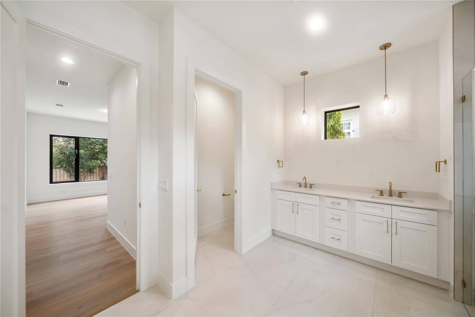 3800 FLORES AVENUE, Sarasota, FL 34239 3800 FLORES AVENUE, Sarasota, FL 34239