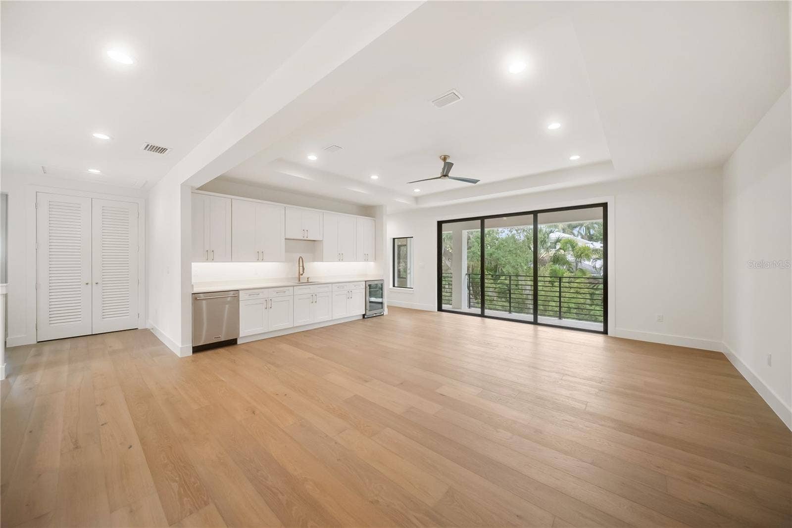 3800 FLORES AVENUE, Sarasota, FL 34239 3800 FLORES AVENUE, Sarasota, FL 34239