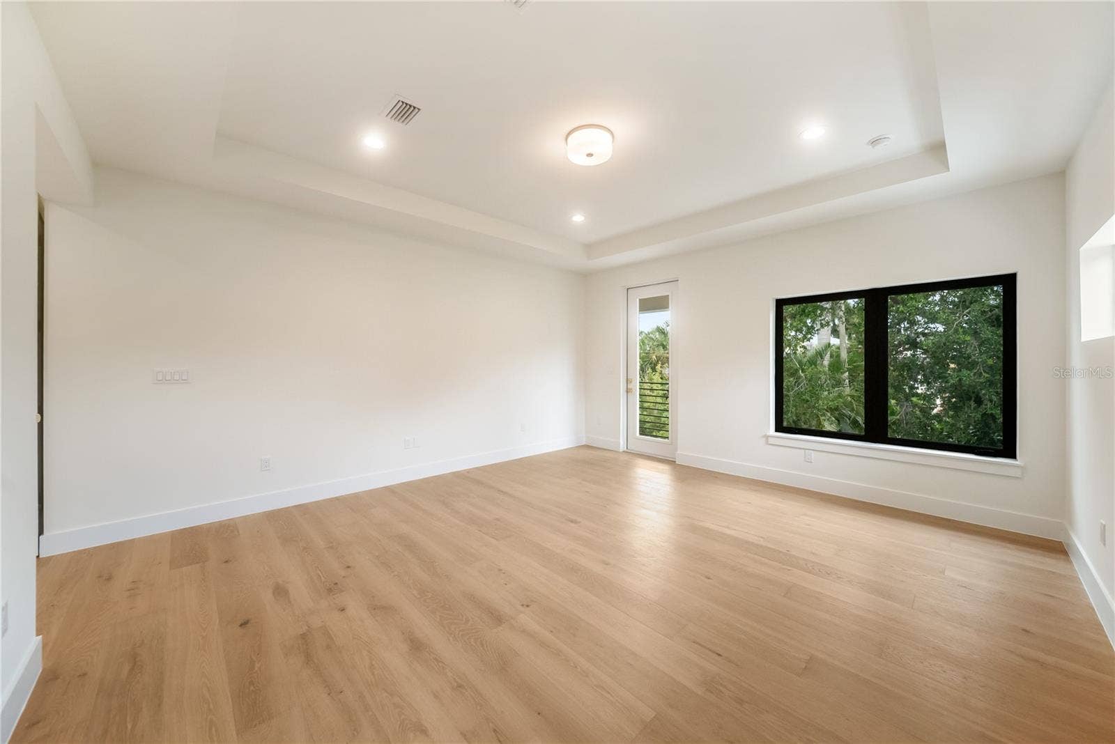 3800 FLORES AVENUE, Sarasota, FL 34239 3800 FLORES AVENUE, Sarasota, FL 34239