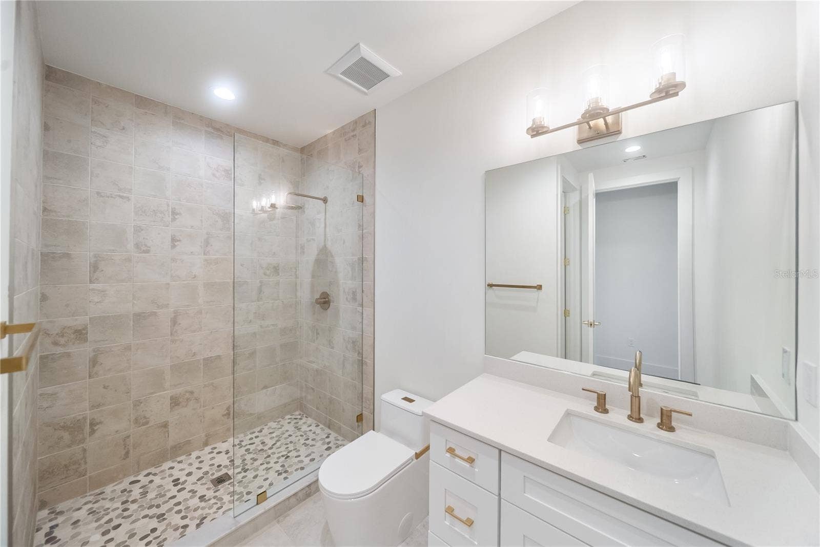 3800 FLORES AVENUE, Sarasota, FL 34239 3800 FLORES AVENUE, Sarasota, FL 34239