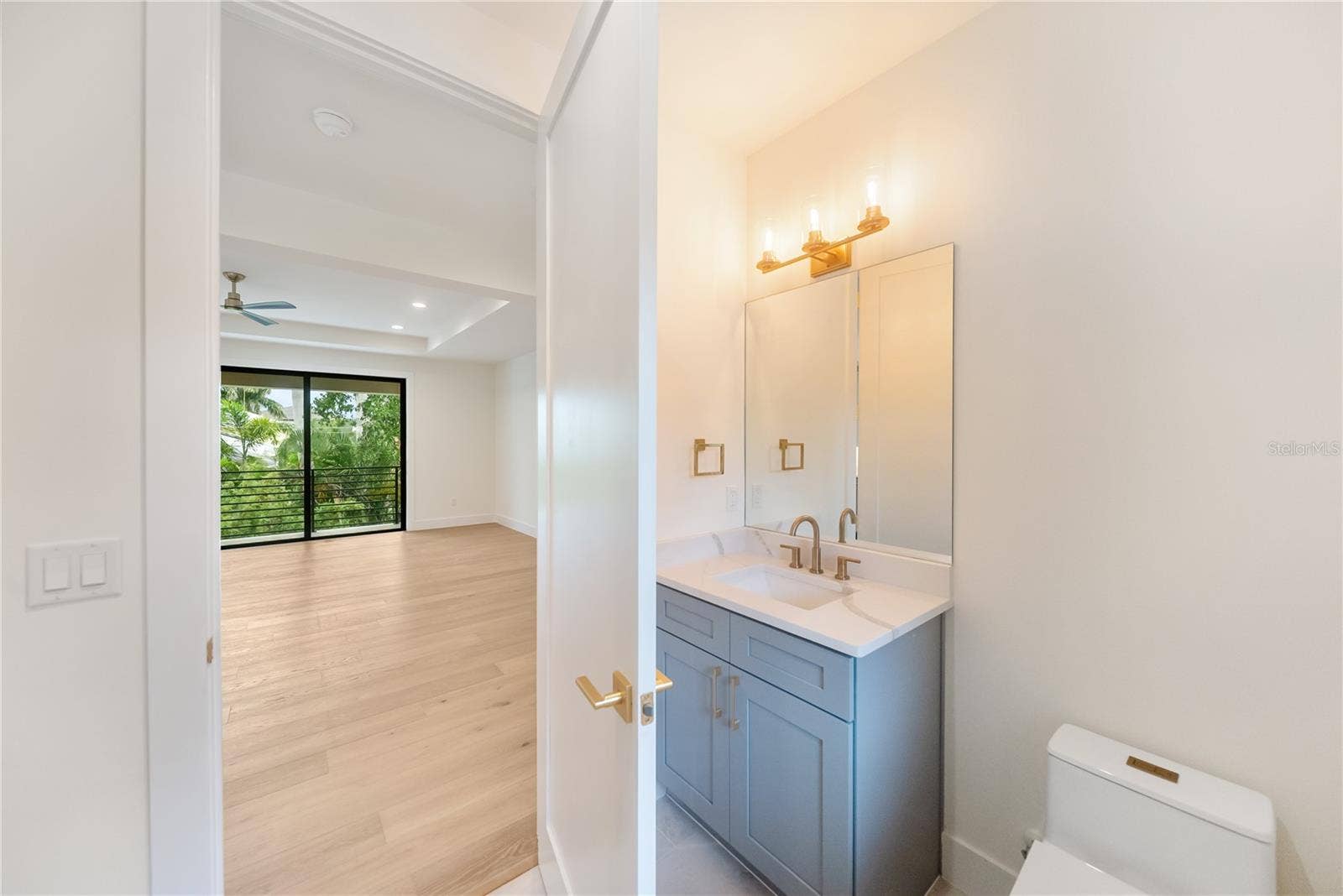 3800 FLORES AVENUE, Sarasota, FL 34239 3800 FLORES AVENUE, Sarasota, FL 34239