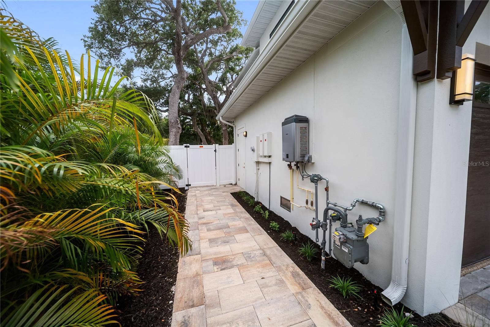 3800 FLORES AVENUE, Sarasota, FL 34239 3800 FLORES AVENUE, Sarasota, FL 34239