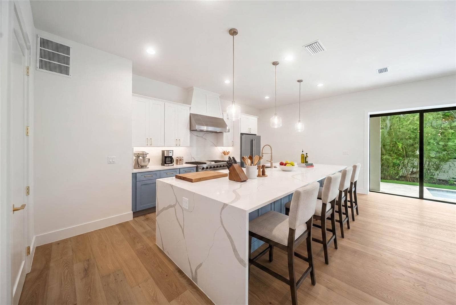 3800 FLORES AVENUE, Sarasota, FL 34239 3800 FLORES AVENUE, Sarasota, FL 34239