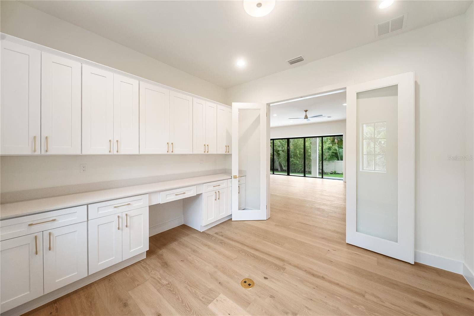 3800 FLORES AVENUE, Sarasota, FL 34239 3800 FLORES AVENUE, Sarasota, FL 34239
