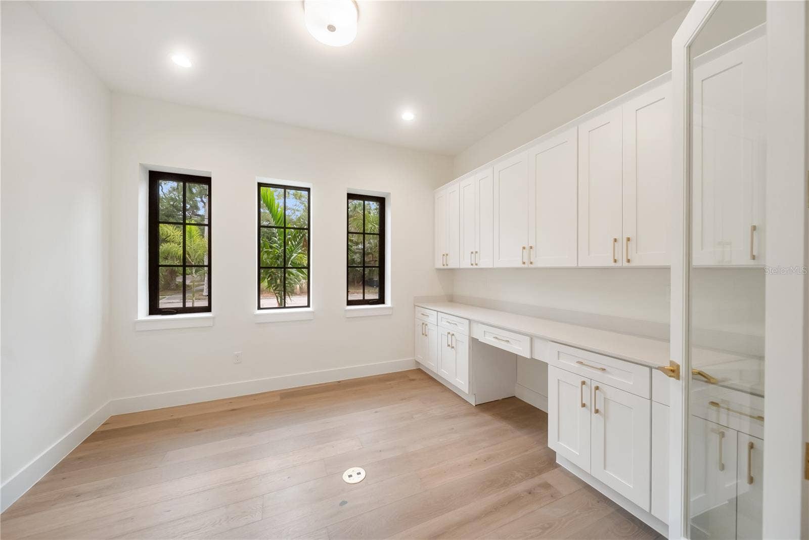 3800 FLORES AVENUE, Sarasota, FL 34239 3800 FLORES AVENUE, Sarasota, FL 34239