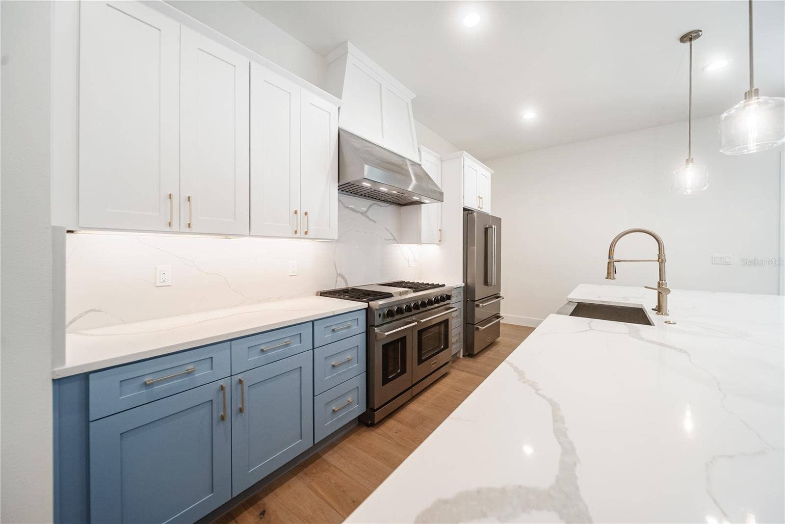 3800 FLORES AVENUE, Sarasota, FL 34239 3800 FLORES AVENUE, Sarasota, FL 34239