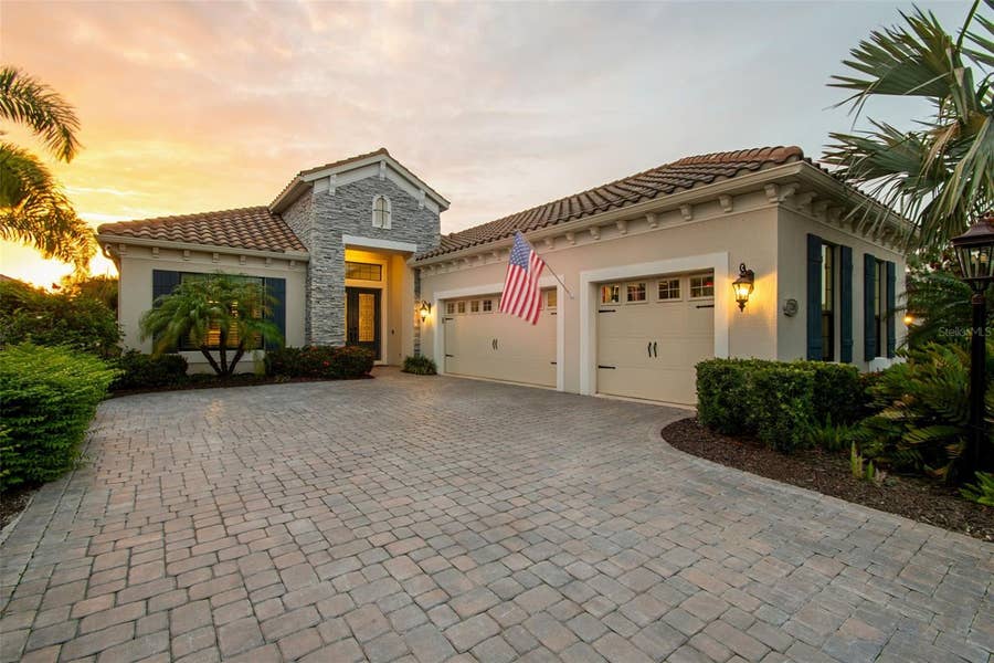 Property photo for 7208 WHITTLEBURY TRAIL, Bradenton, FL