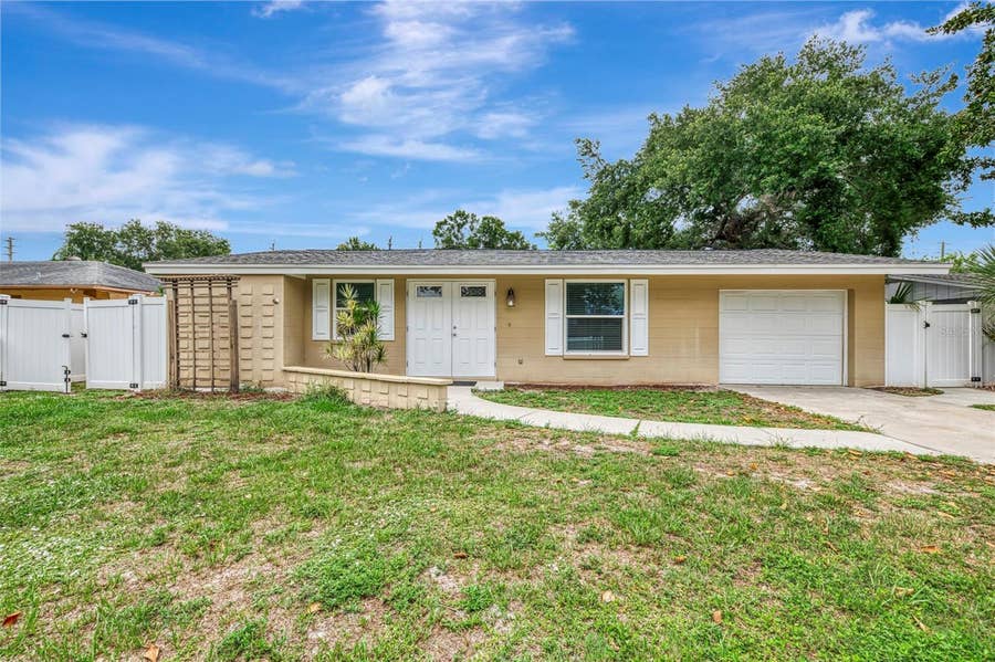 Property photo for 1110 CARMELLA CIRCLE, Sarasota, FL