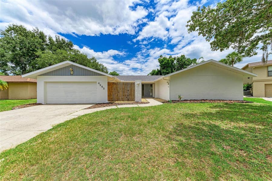 Property photo for 4242 DRYDEN CIRCLE, Sarasota, FL