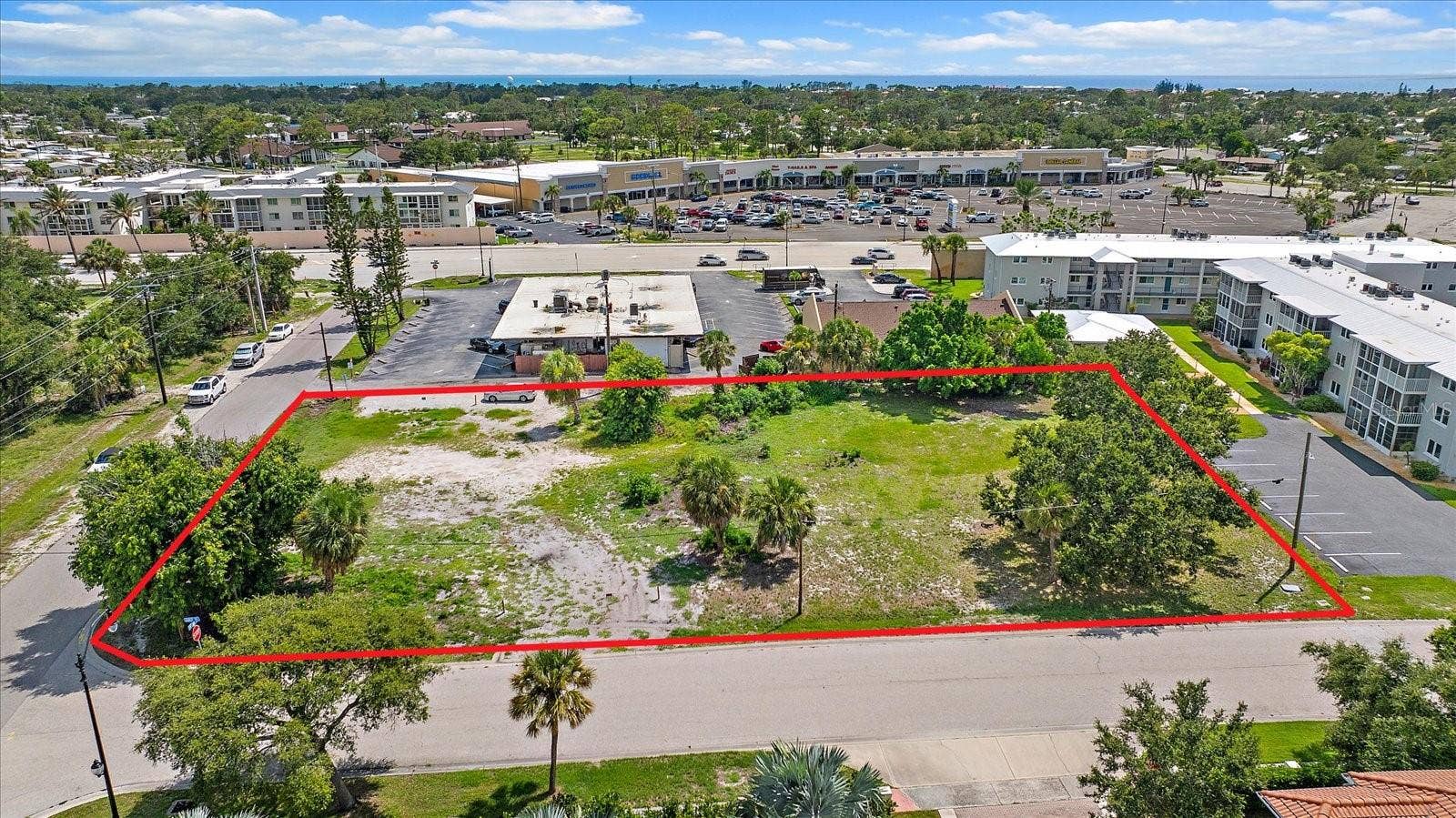 648 GUILD DRIVE, Venice, FL 34285 Aerial view of the buildable lot with property boundary lines