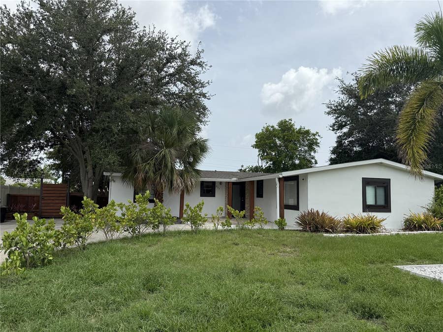 Property photo for 907 FRUITLAND AVENUE, Bradenton, FL