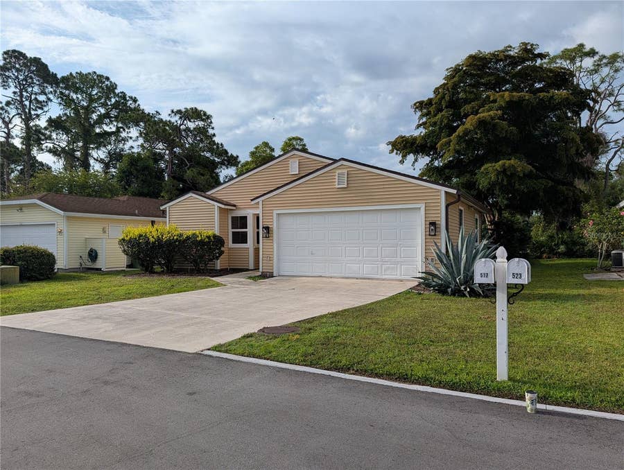 Property photo for 517 BEARDED OAKS CIRCLE, Sarasota, FL