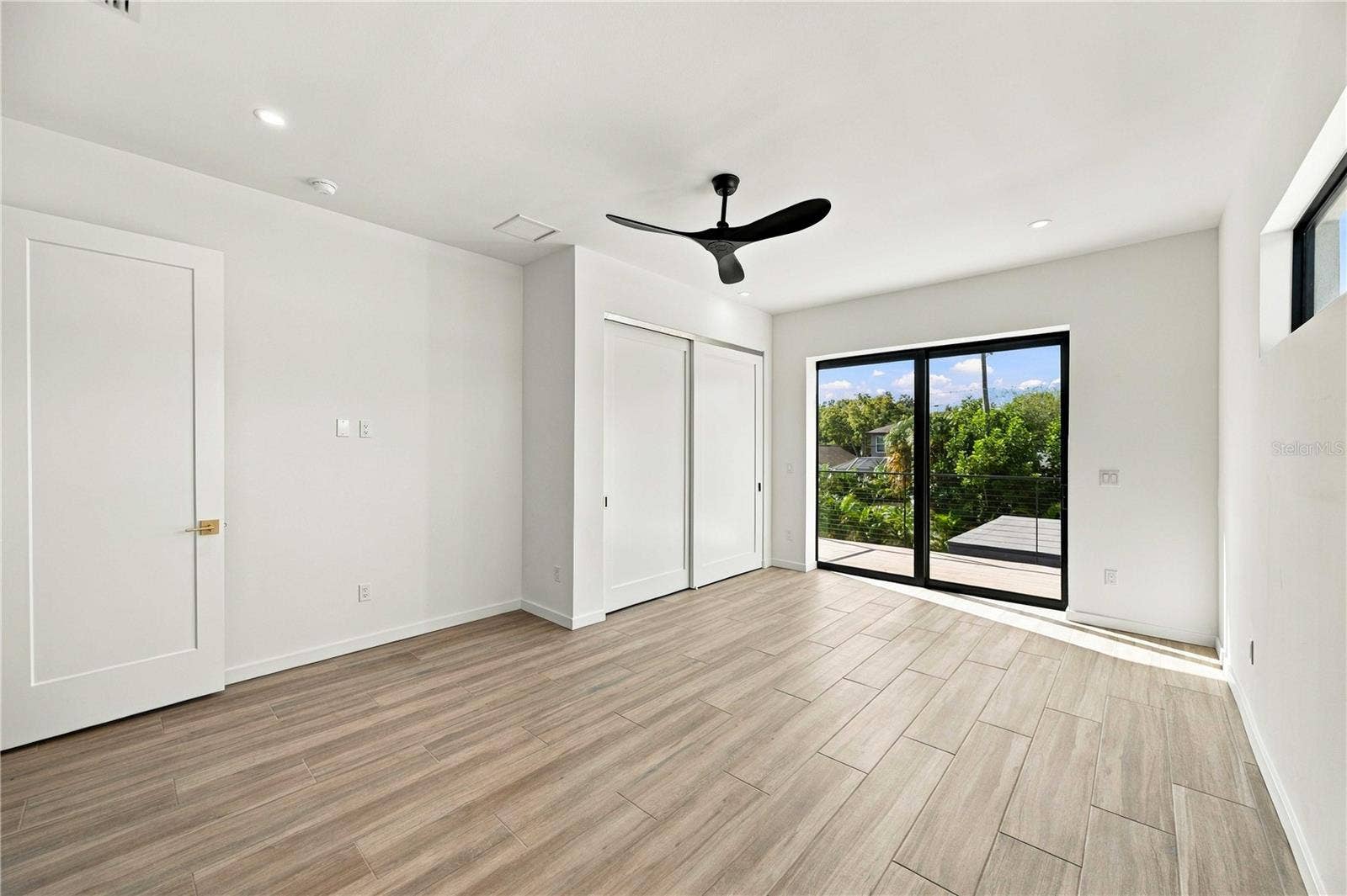 2258 ARLINGTON STREET, Sarasota, FL 34239 Upstair w/ 5th bedroom & bath Upstairs 5th bedroom & bath w/ balcony overlooking pool