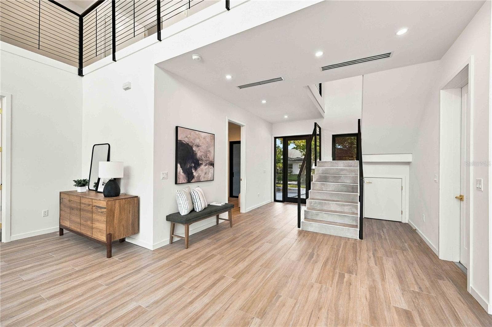 2258 ARLINGTON STREET, Sarasota, FL 34239 Entrance area