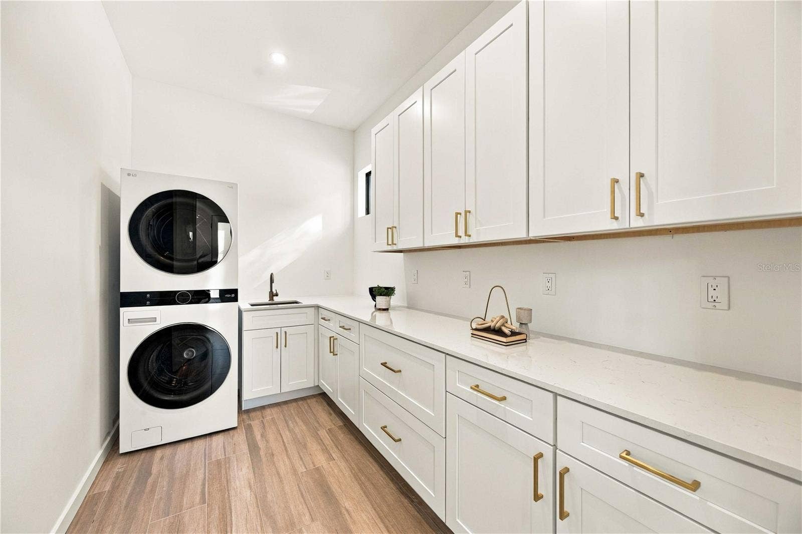 2258 ARLINGTON STREET, Sarasota, FL 34239 1st Floor Laundry Rm. There is a 2nd Floor Laundry room as well