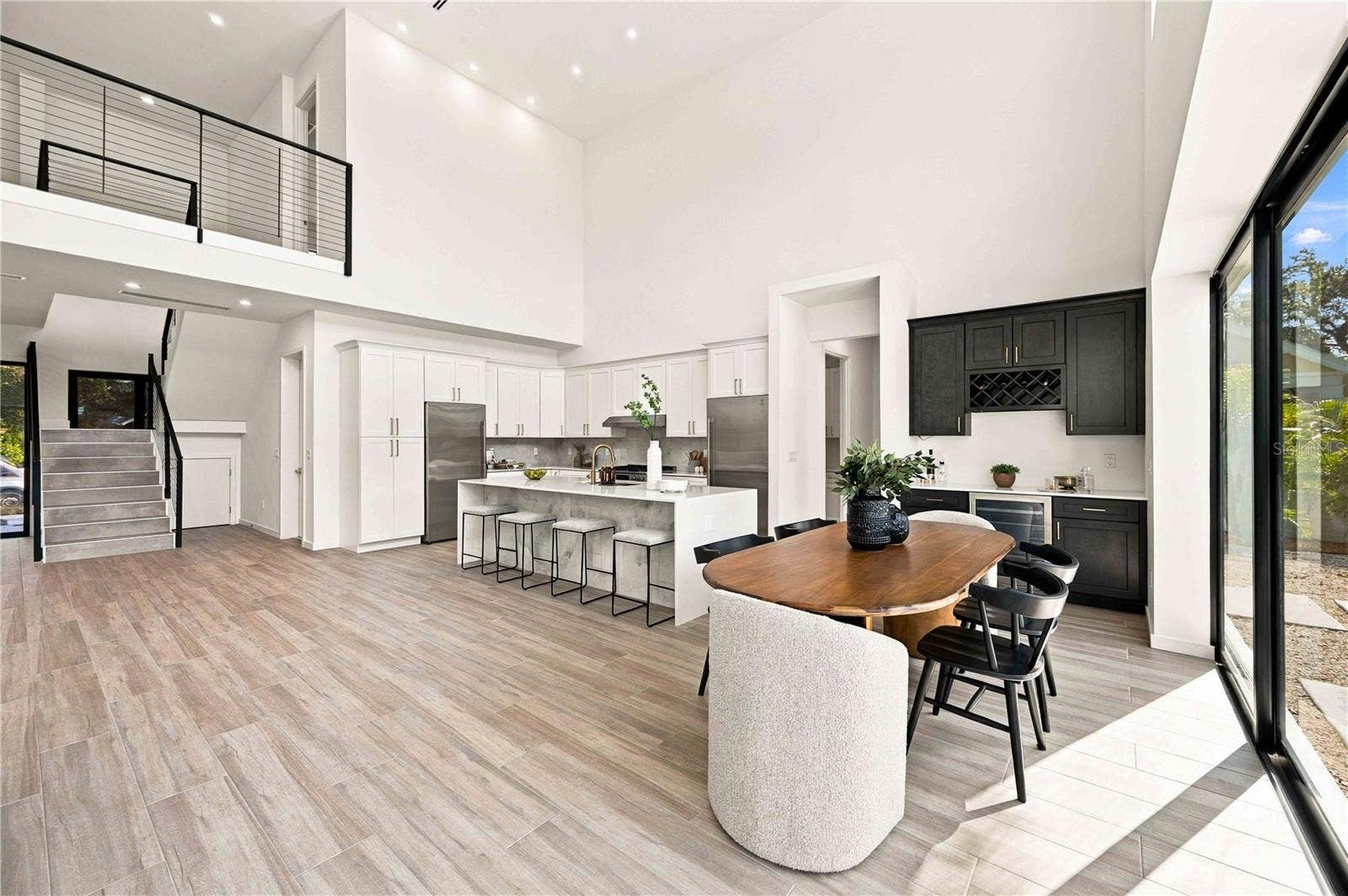 2258 ARLINGTON STREET, Sarasota, FL 34239 Expansive open floor plan