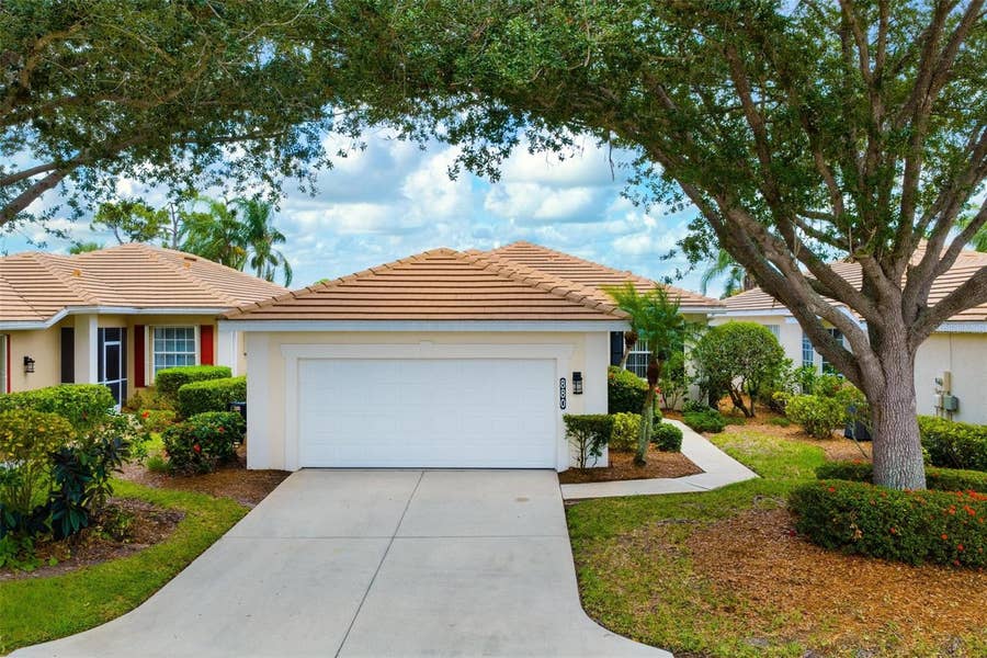 Property photo for 880 CHALMERS DRIVE, #880, Venice, FL