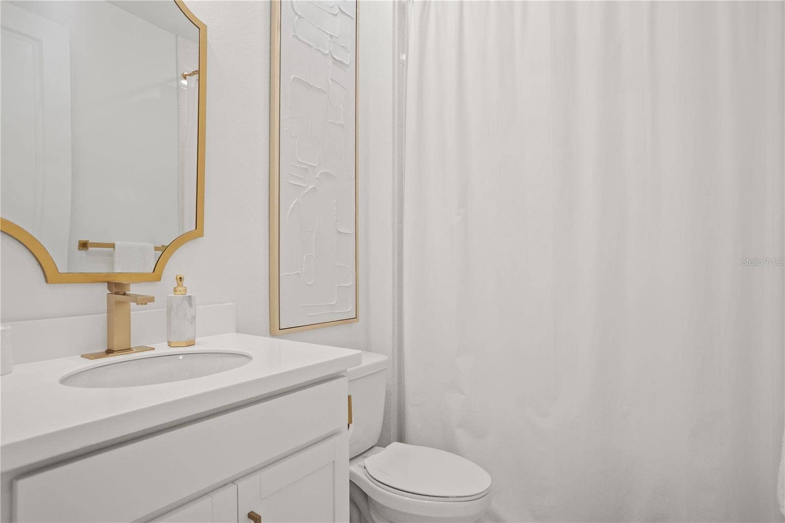 4724 CRESTPOINT WAY, Palmetto, FL 34221 Guest Bath