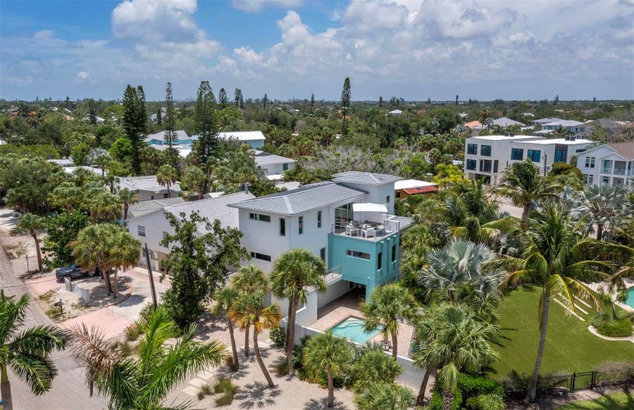 Property photo for 471 ISLAND CIRCLE, Sarasota, FL