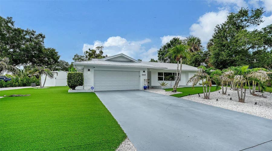 Property photo for 2828 SUNCREST DRIVE, Sarasota, FL
