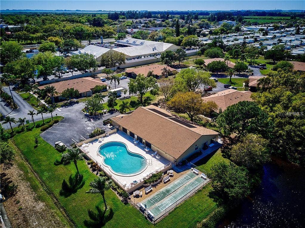 4190 66TH STREET CIRCLE W, #O, Bradenton, FL 34209 Club house and pool area