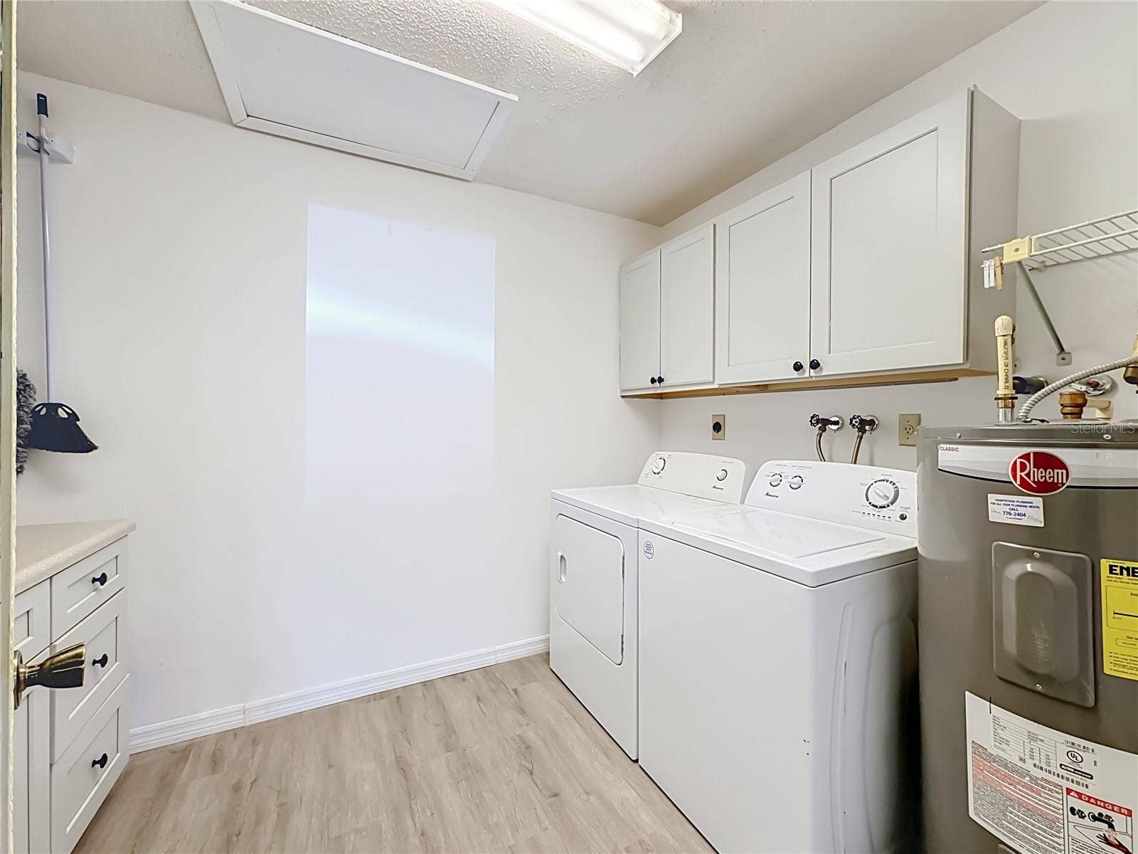 4190 66TH STREET CIRCLE W, #O, Bradenton, FL 34209 Laundry room with full size washer and dryer