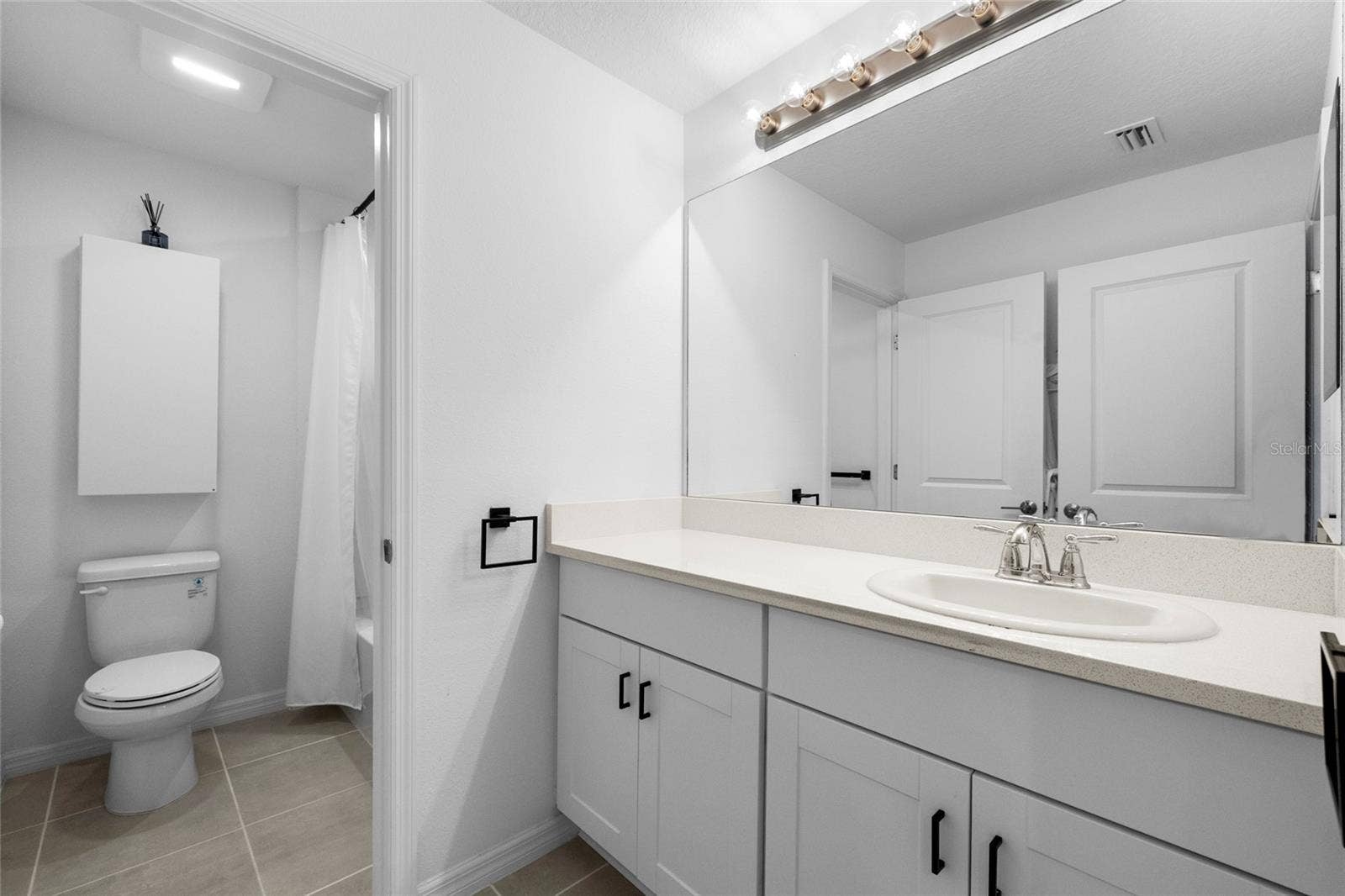 6365 SPRINGMONT LOOP, Palmetto, FL 34221 Hallway Bathroom