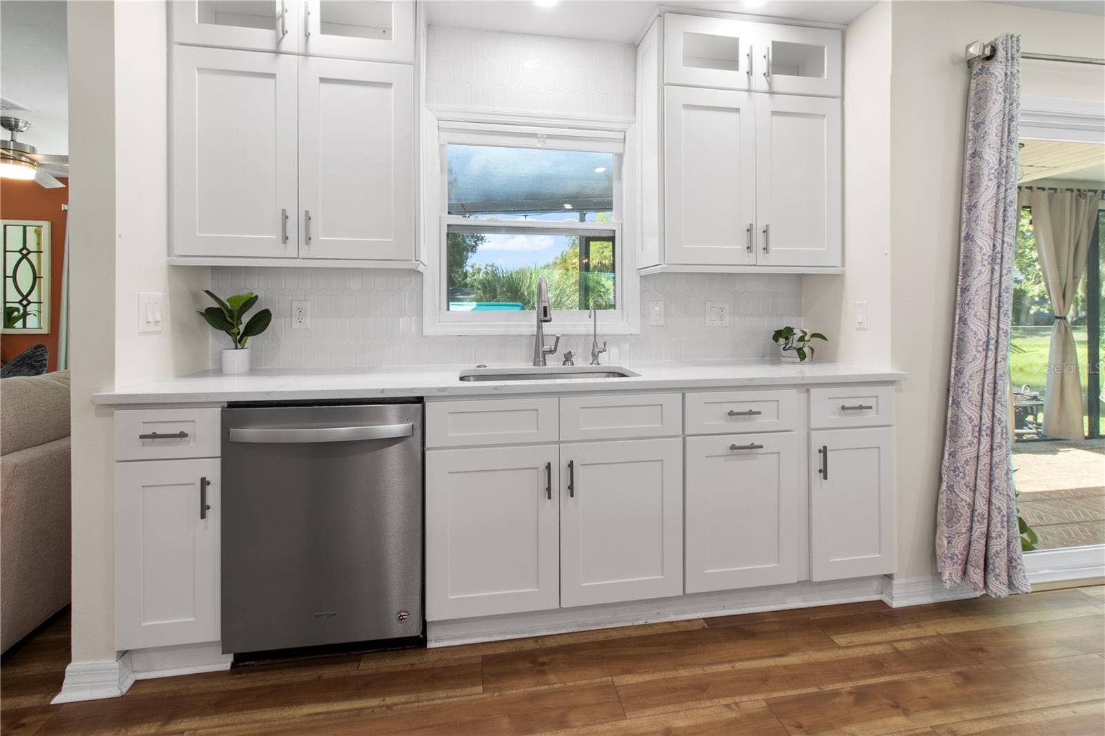 7905 55TH STREET E, Palmetto, FL 34221 WOOD CABINETRY & TILE BACKSPLASH