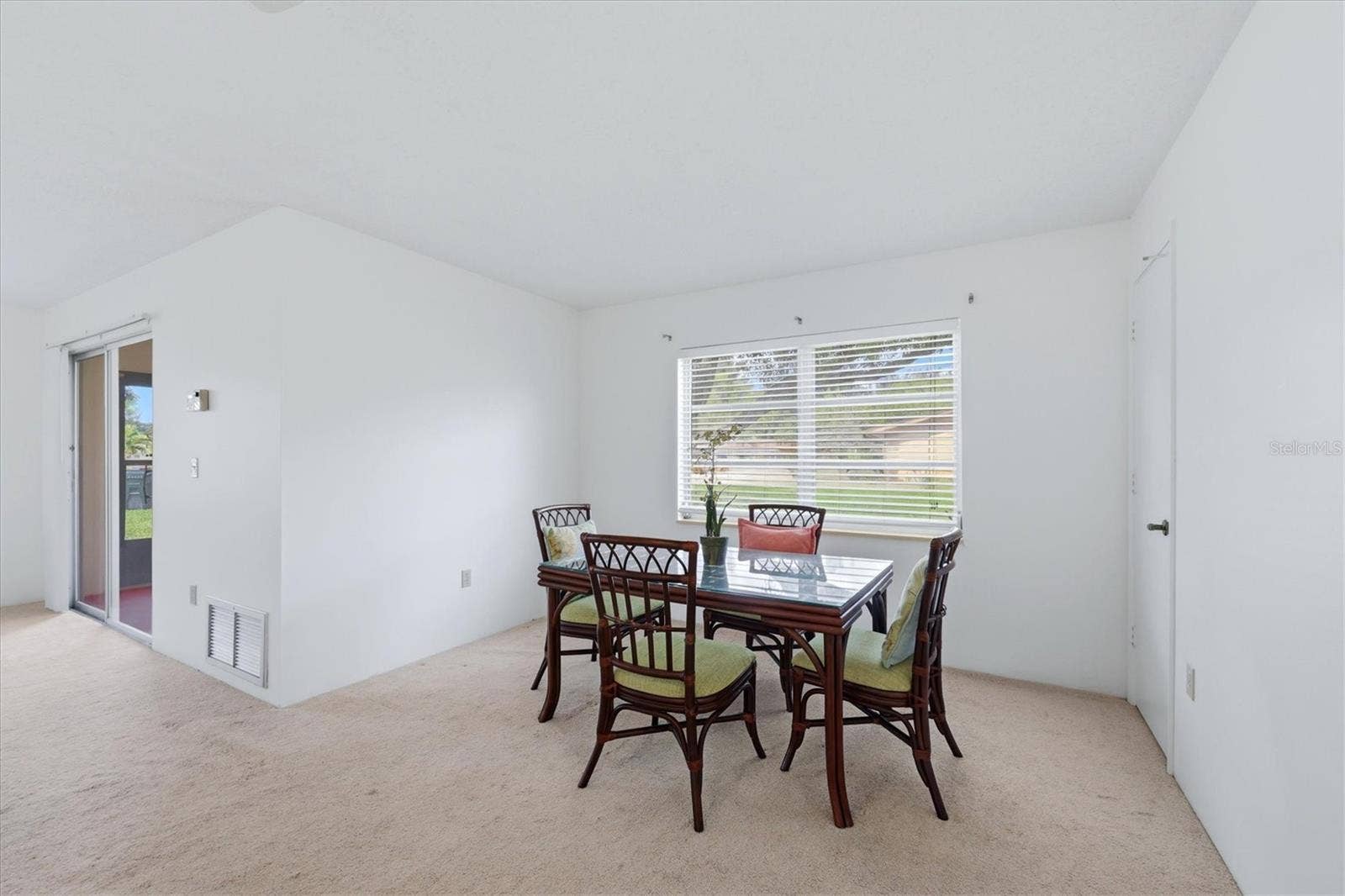 4538 PAWNEE TRAIL, #197, Sarasota, FL 34233 Another angle of dining area
