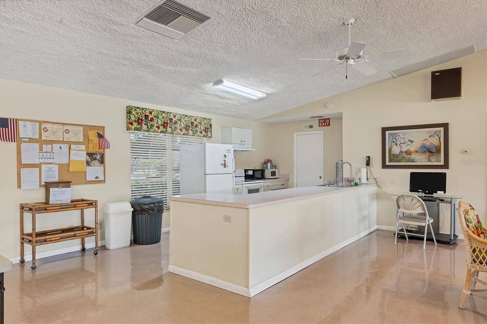 4538 PAWNEE TRAIL, #197, Sarasota, FL 34233 Community kitchen is great for potlucks and private parties