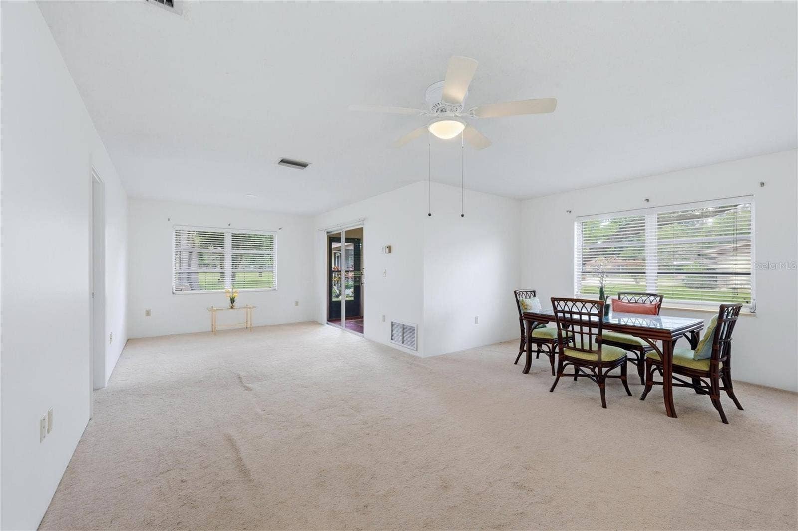 4538 PAWNEE TRAIL, #197, Sarasota, FL 34233 Open floor plan lends to creative opportunities for furniture placement