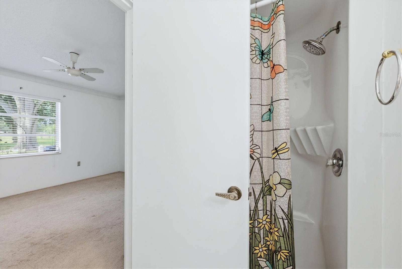 4538 PAWNEE TRAIL, #197, Sarasota, FL 34233 En-suite shower