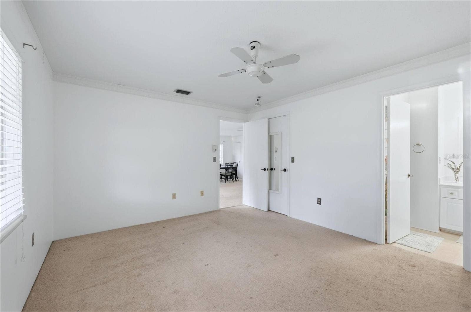 4538 PAWNEE TRAIL, #197, Sarasota, FL 34233 Primary has an en-suite