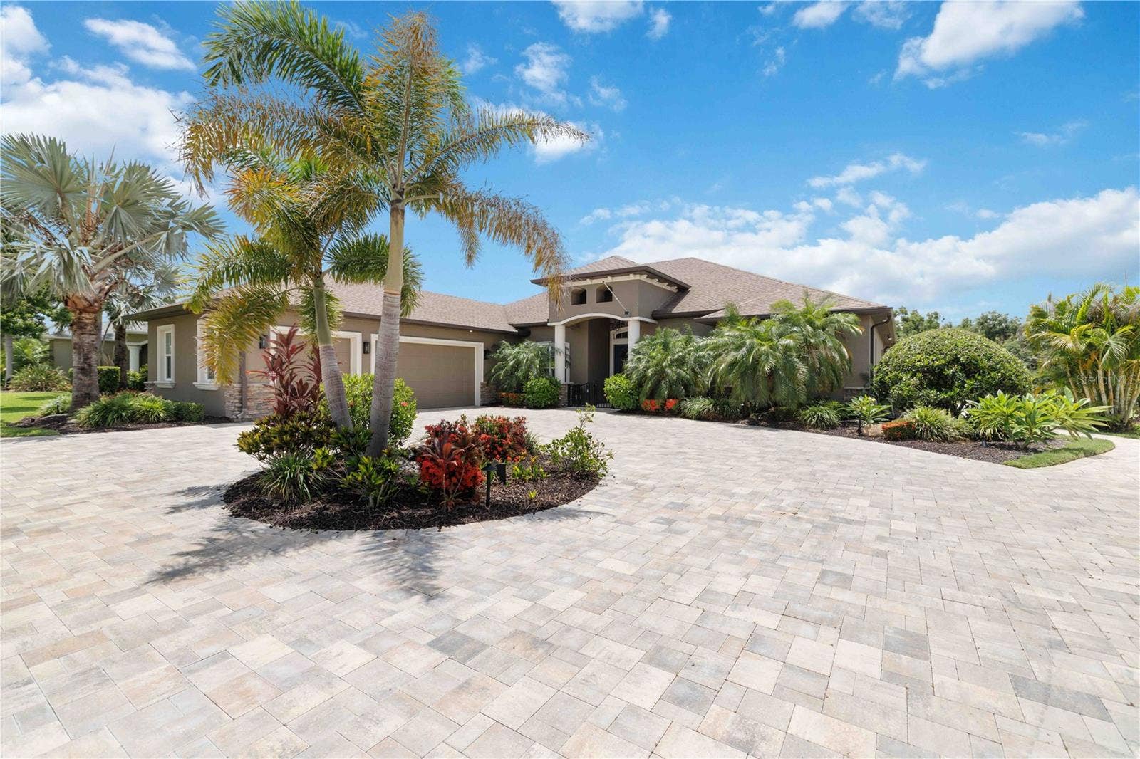 15415 MULHOLLAND ROAD, Parrish, FL 34219 Front Driveway