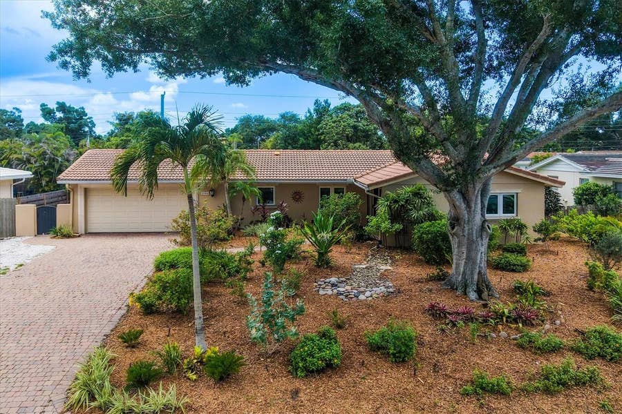 Property photo for 3504 BROOKLINE DRIVE, Sarasota, FL