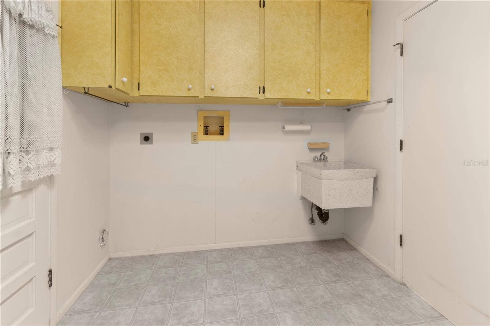 7011 10TH AVENUE W, Bradenton, FL 34209 utility/laundry room