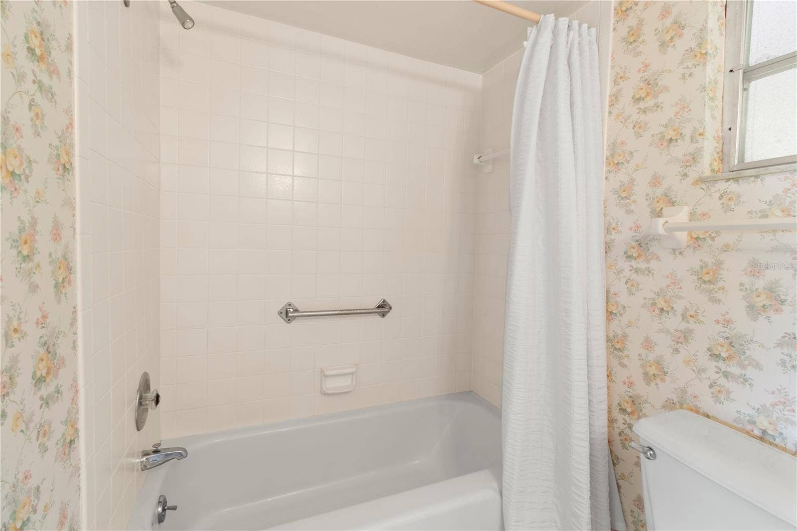 7011 10TH AVENUE W, Bradenton, FL 34209 en-suite bath