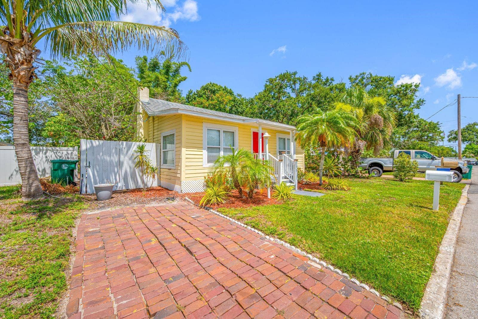 907 18TH AVENUE W, Palmetto, FL 34221 907 18TH AVENUE W, Palmetto, FL 34221