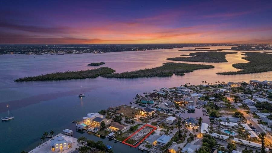 Property photo for 180 MOCKINGBIRD LANE, Englewood, FL