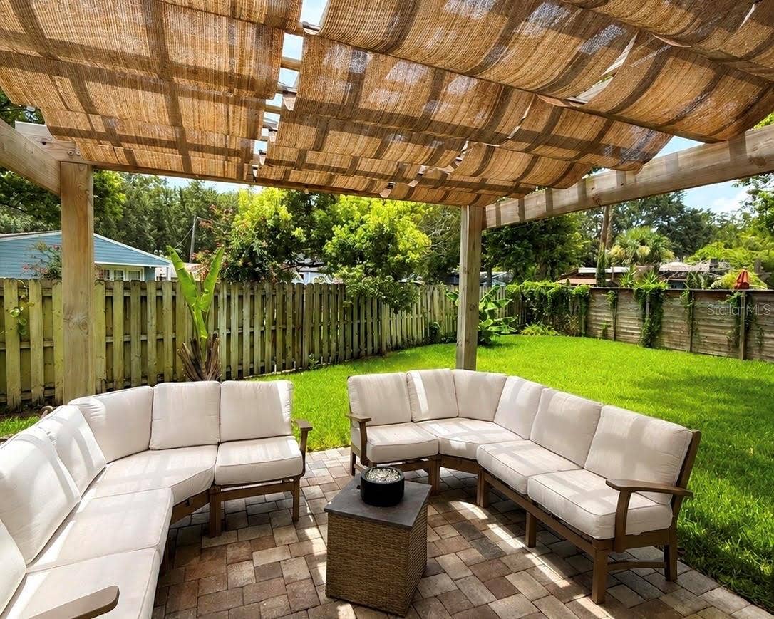 patio with sun shades