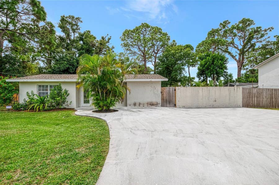 Property photo for 2136 BRUECKNER DRIVE, Sarasota, FL